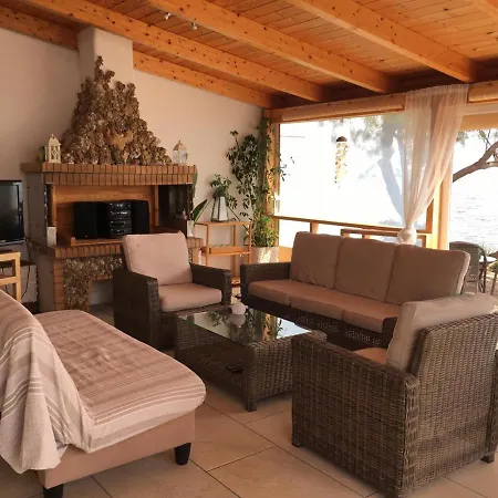 Ionion Seaside Tatil Evi Vartholomión